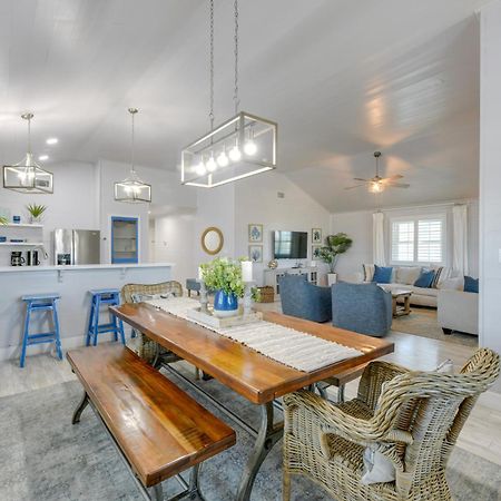 Trendy Port Aransas Home With Private Pool And Deck! Exterior photo