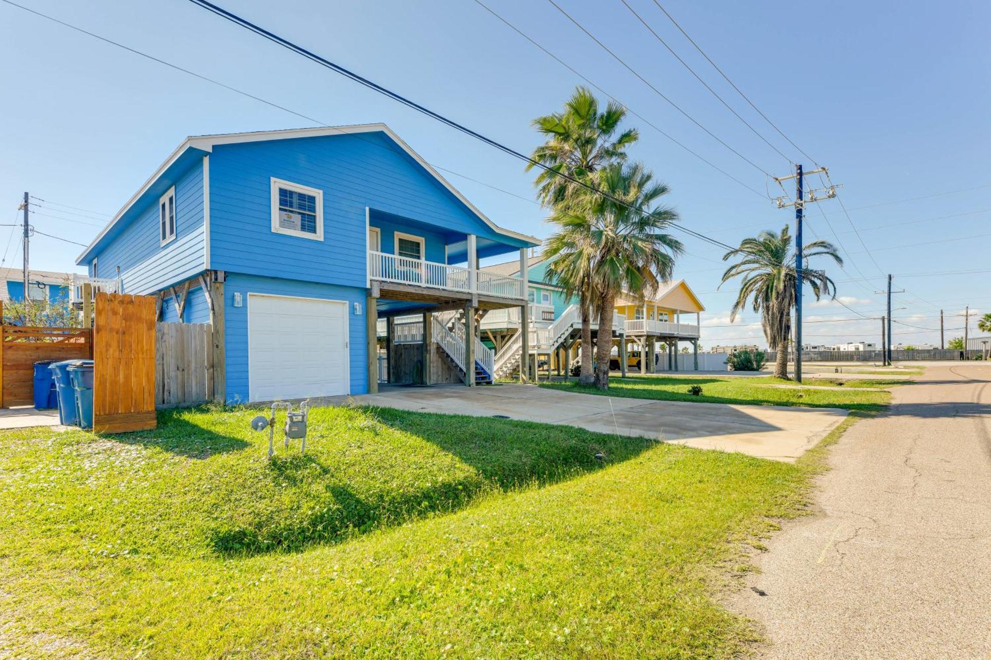 Trendy Port Aransas Home With Private Pool And Deck! Exterior photo