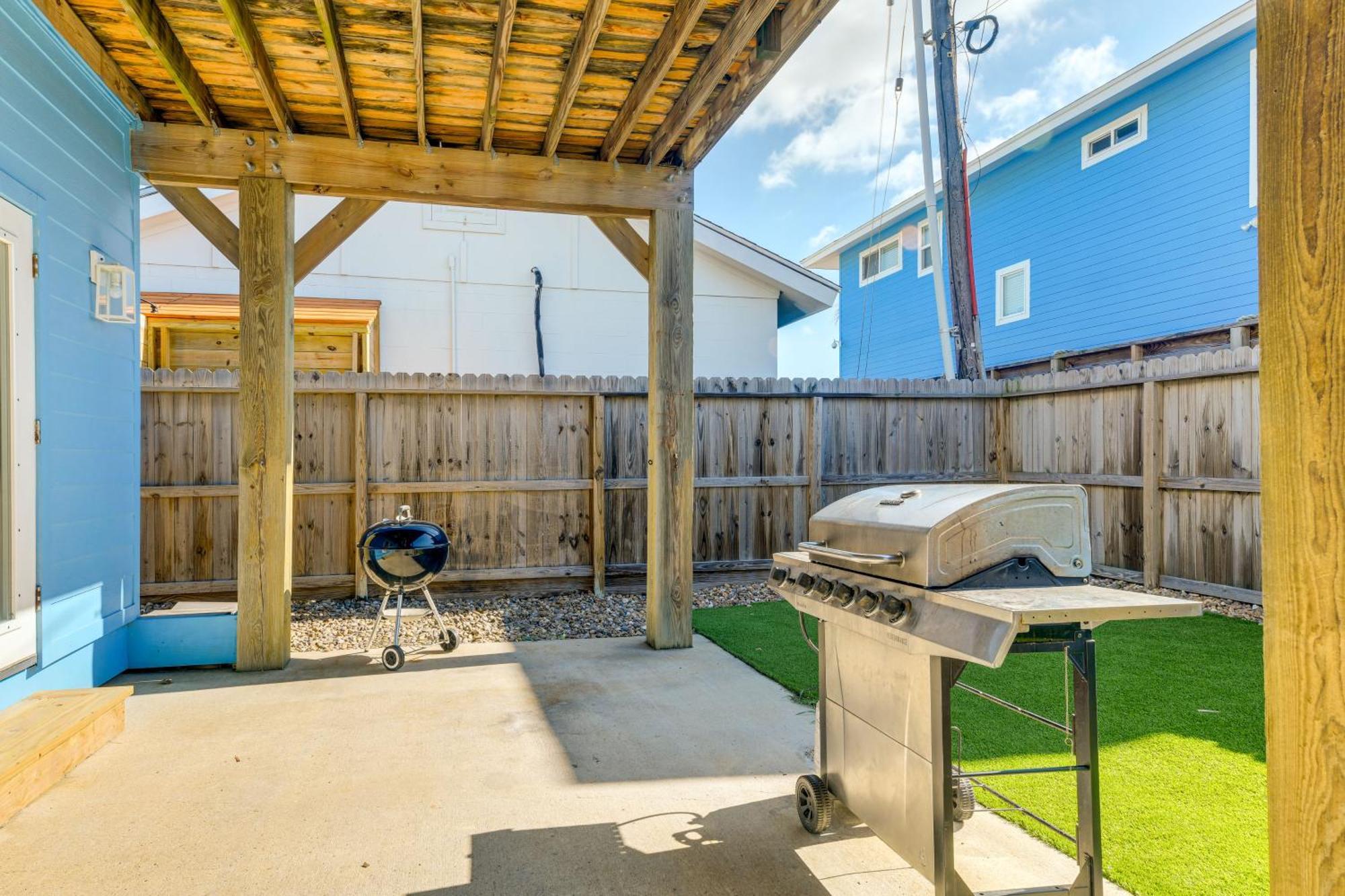 Trendy Port Aransas Home With Private Pool And Deck! Exterior photo