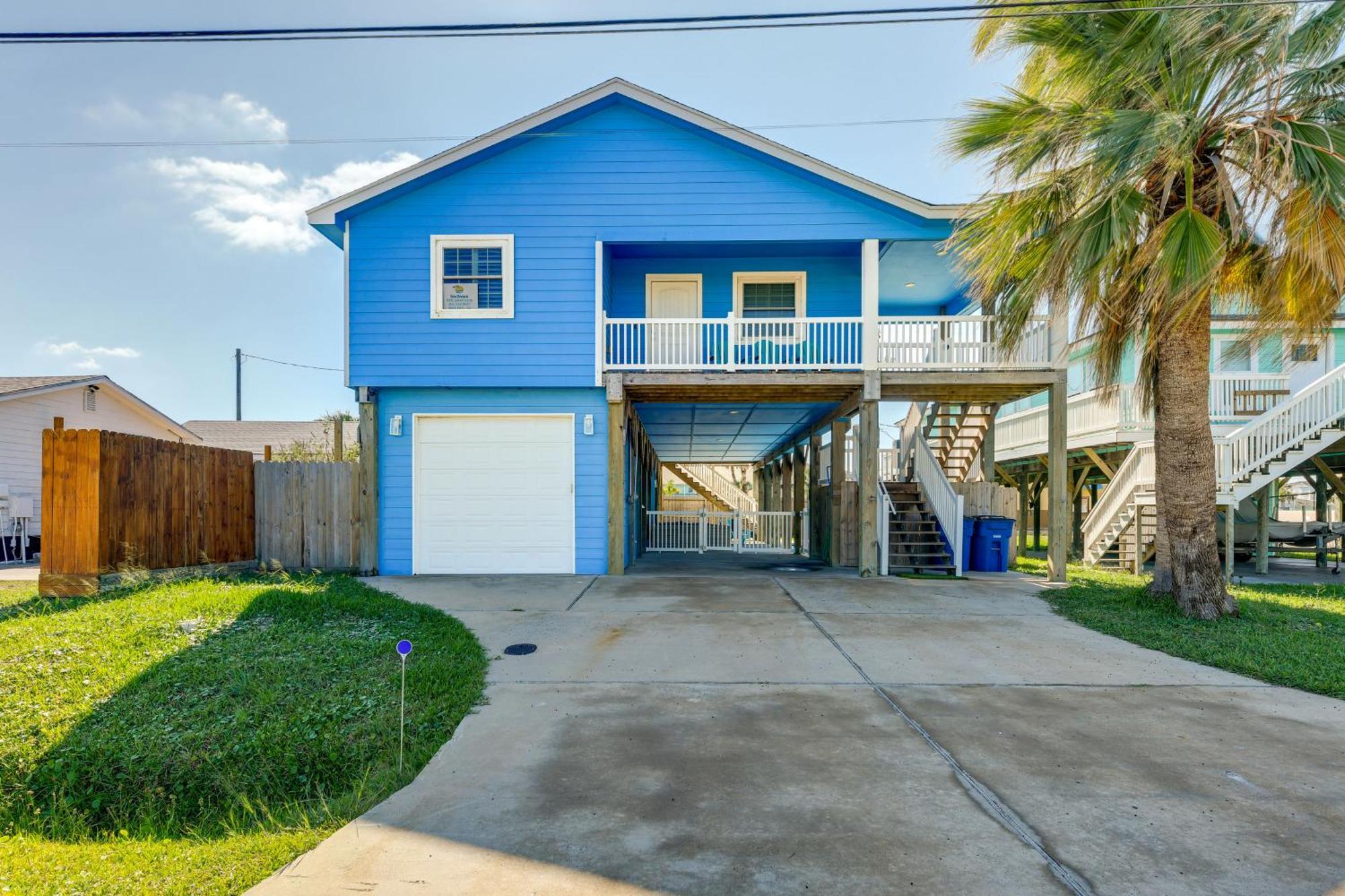 Trendy Port Aransas Home With Private Pool And Deck! Exterior photo