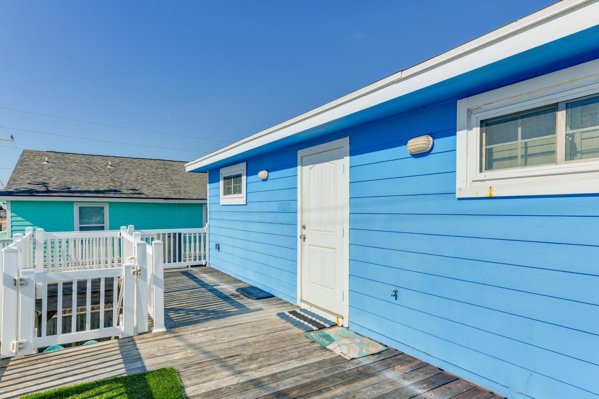 Trendy Port Aransas Home With Private Pool And Deck! Exterior photo
