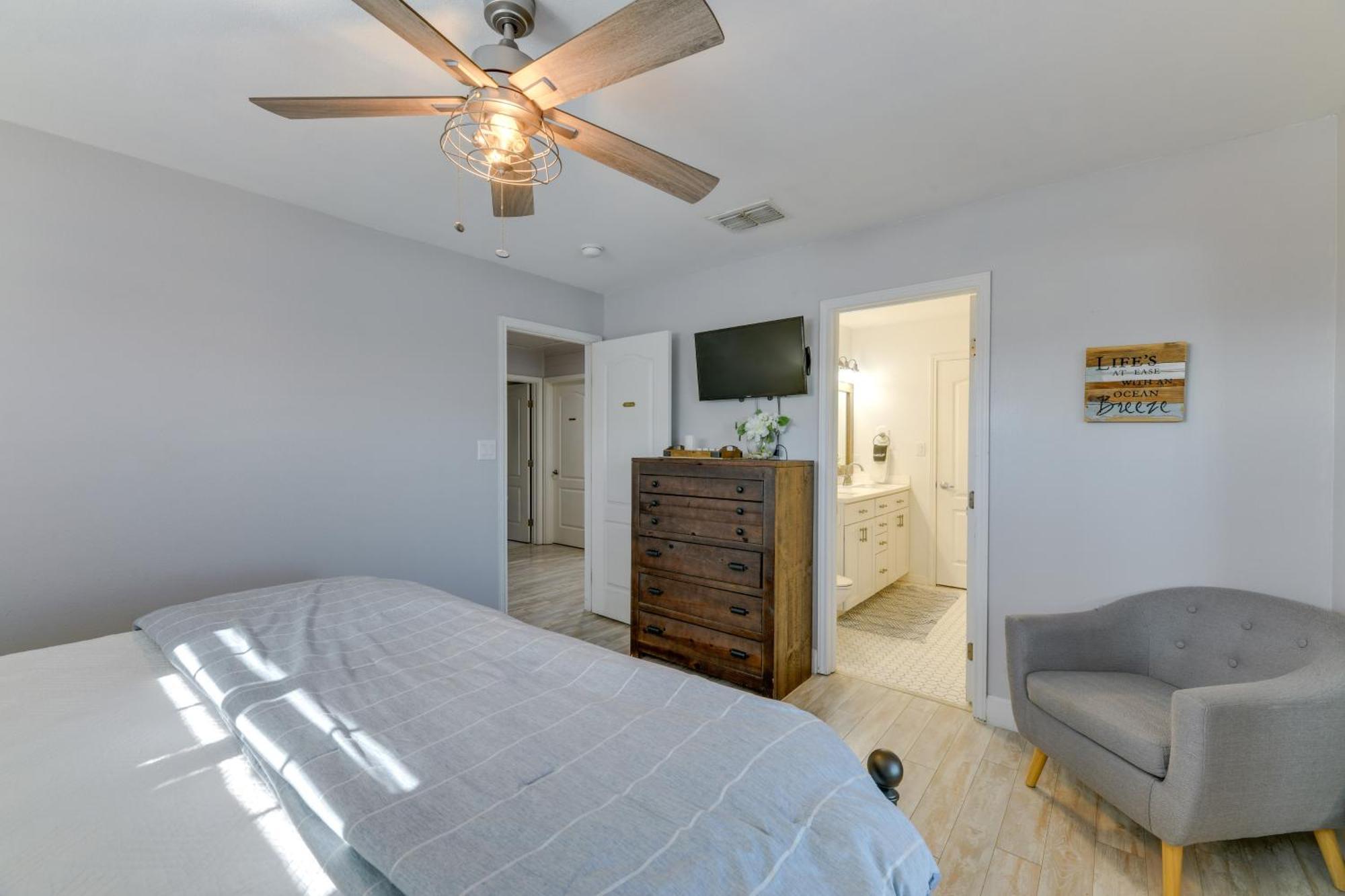 Trendy Port Aransas Home With Private Pool And Deck! Exterior photo