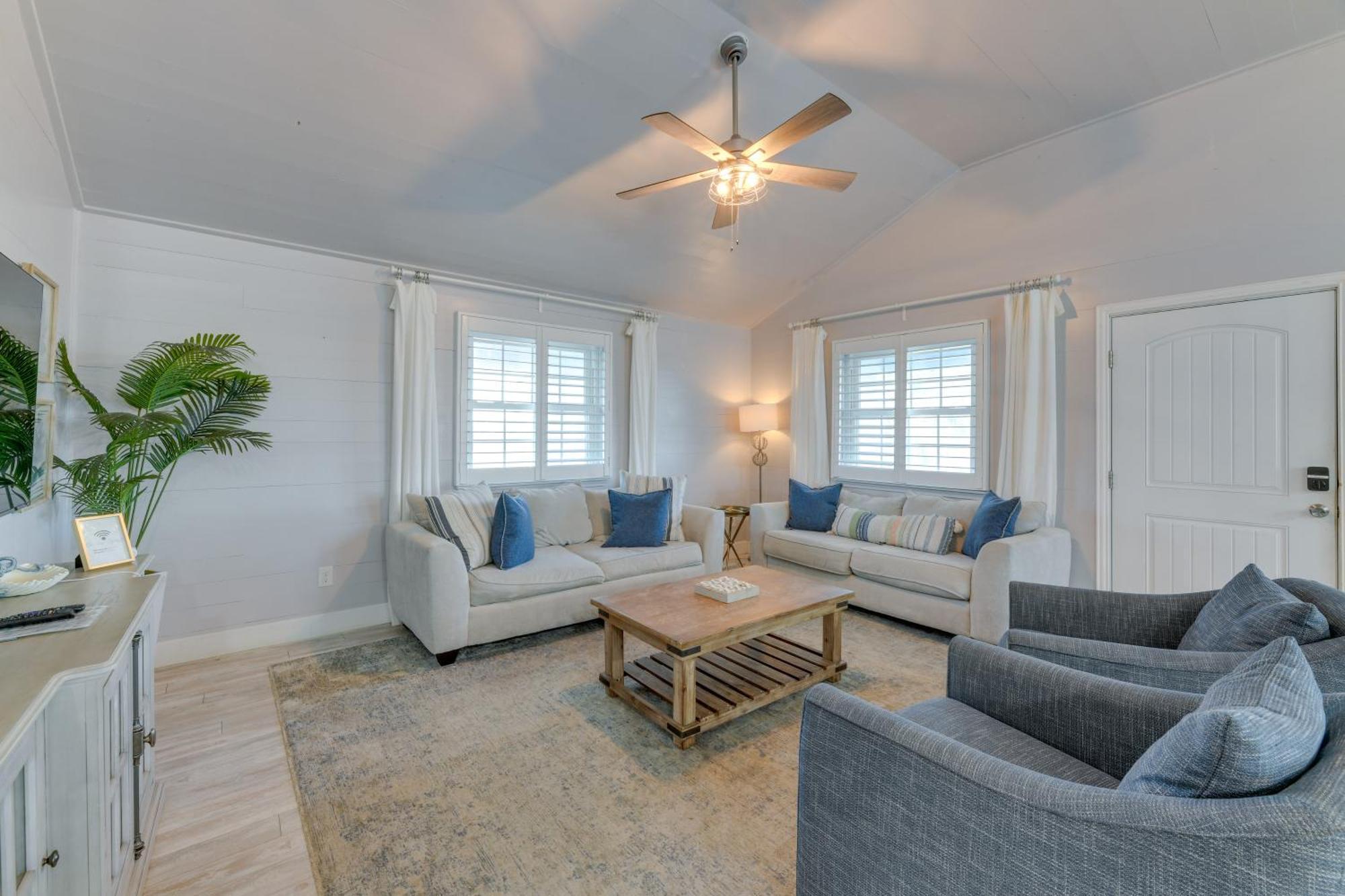 Trendy Port Aransas Home With Private Pool And Deck! Exterior photo