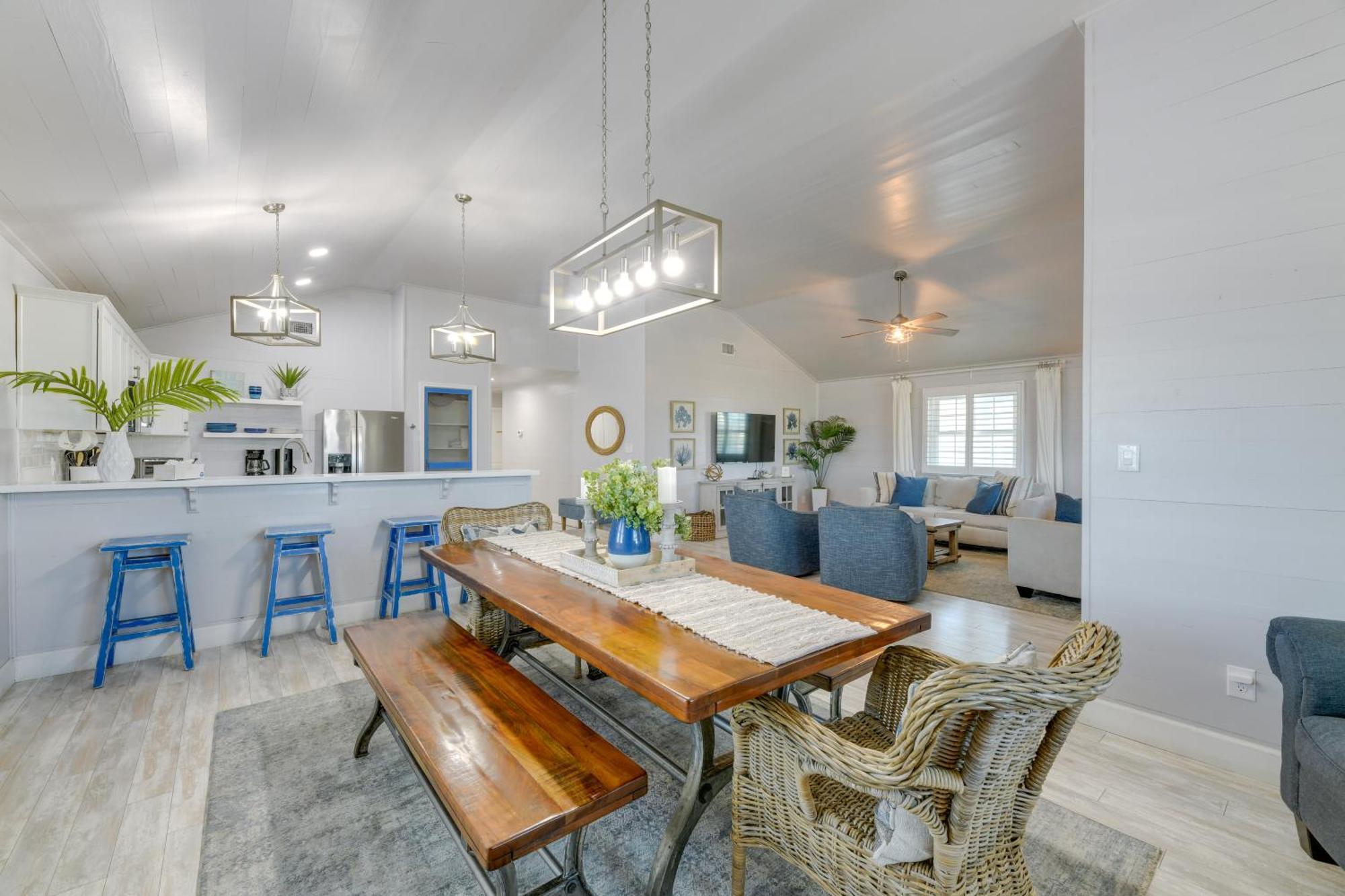 Trendy Port Aransas Home With Private Pool And Deck! Exterior photo