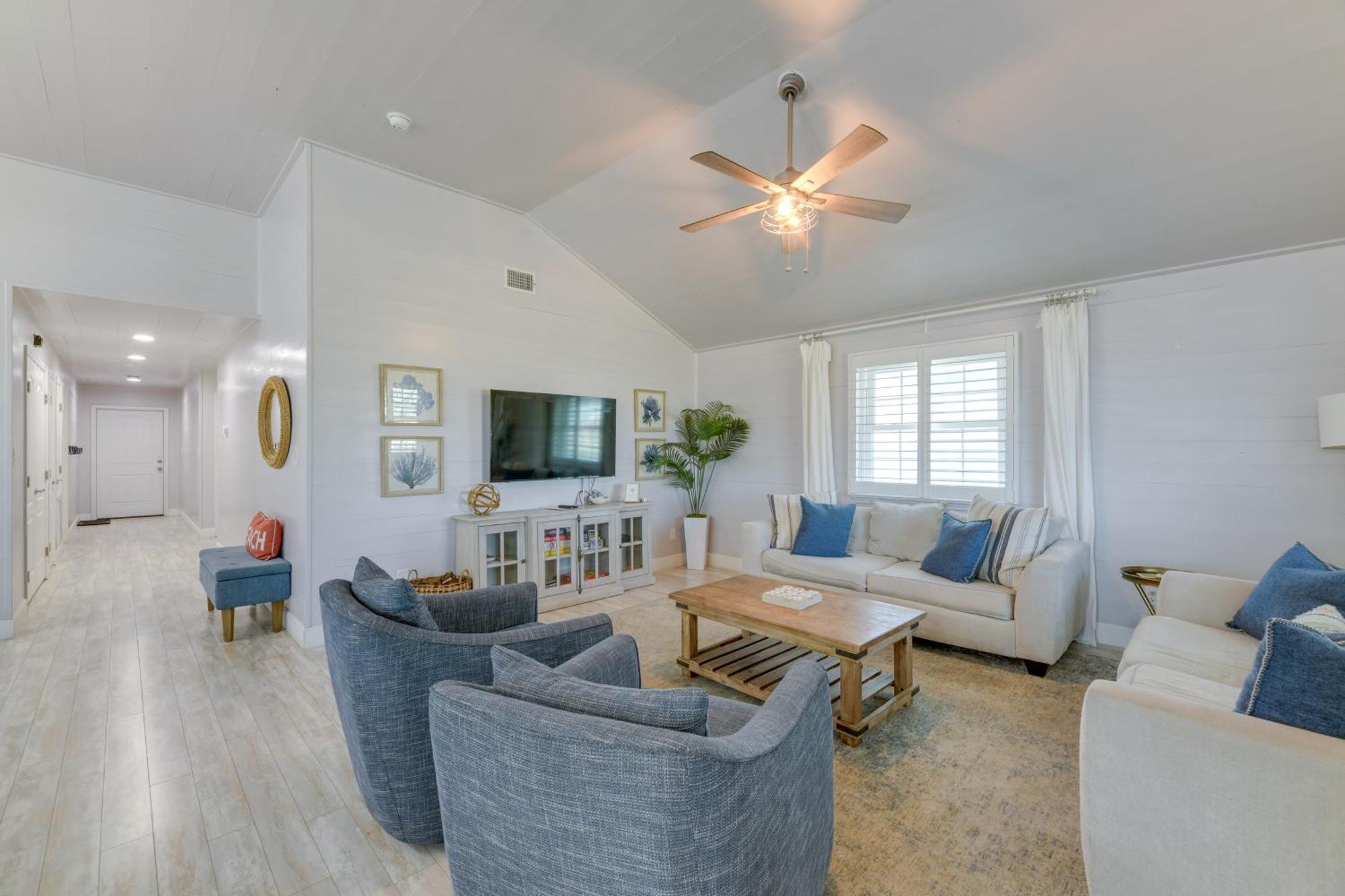 Trendy Port Aransas Home With Private Pool And Deck! Exterior photo
