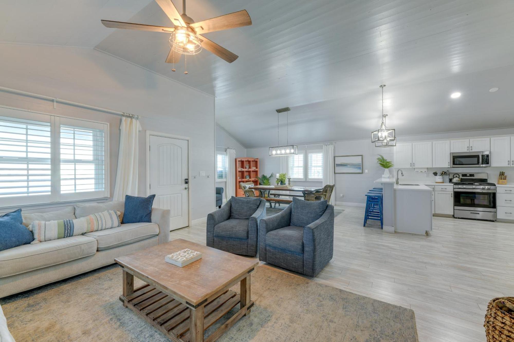Trendy Port Aransas Home With Private Pool And Deck! Exterior photo
